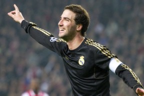 九游官网pc-争议：阿莫林当选英超10月最佳主帅，英超十大巨星